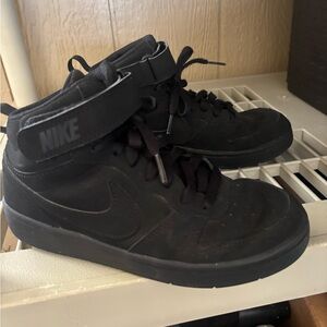 Nike Black High-Top Sneakers boys 4.5